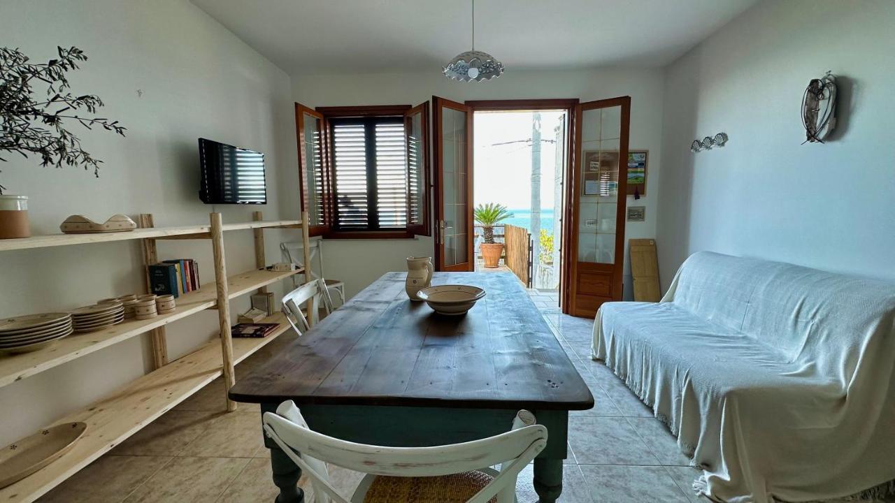 Marina Di Andrano - Alisso, Casa Vista Mare Con Parcheggio Privato E Wifi Villa Bagian luar foto