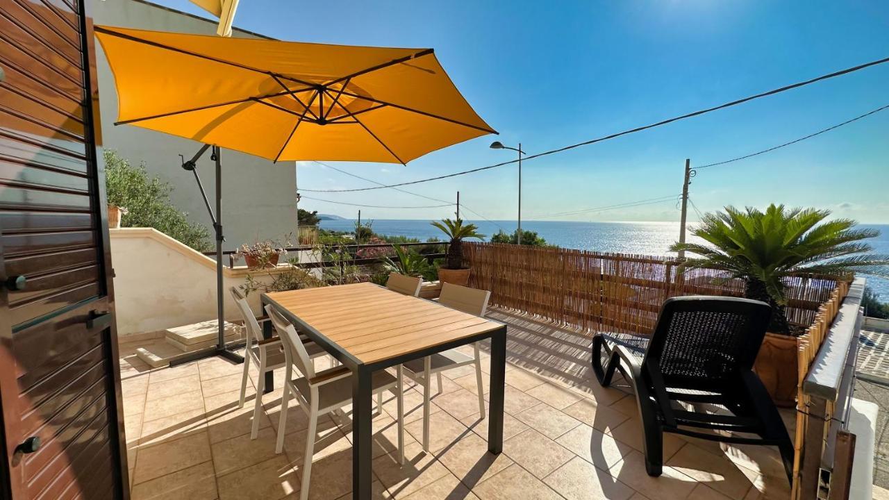 Marina Di Andrano - Alisso, Casa Vista Mare Con Parcheggio Privato E Wifi Villa Bagian luar foto
